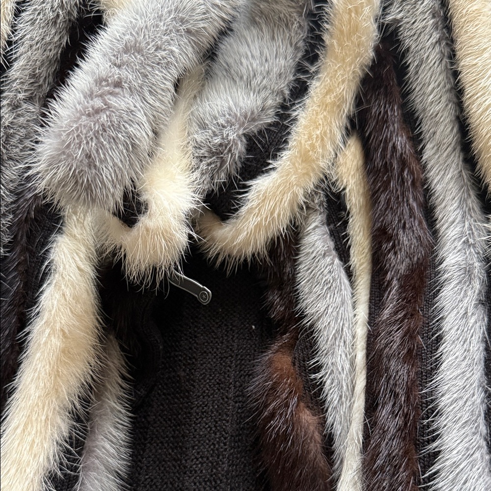 Elegant Brown and Cream Mink Sweater Jacket - Picture 5 of 8